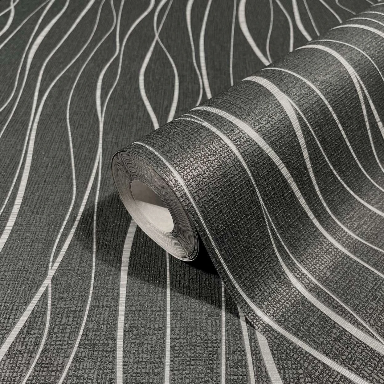 Vliestapete Ivy Wellen Schwarz Silber 82321 Novamur 2 Vliestapete Ivy Wellen Schwarz Silber 82321 Novamur - Image 2