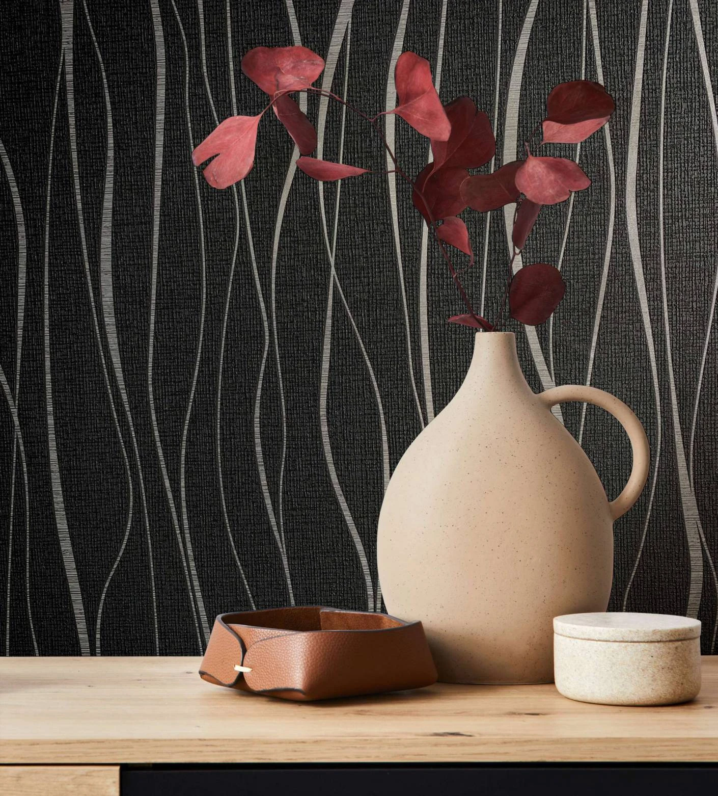 Vliestapete Ivy Wellen Schwarz Silber 82321 Novamur 4 Vliestapete Ivy Wellen Schwarz Silber 82321 Novamur - Image 4